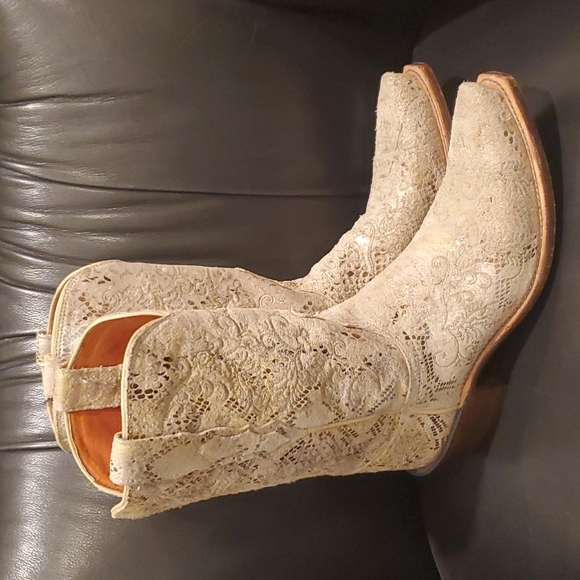 Lucchese Shoes - LUCCHESE Golden Sparkle Western Boots - Size 7